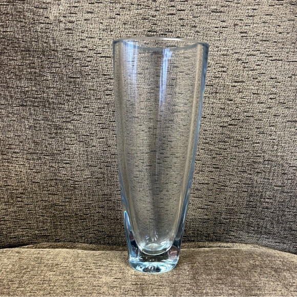 Vintage Large Thick Heavy Clear Triangle Art Glass Vase. - Picture 4 of 11